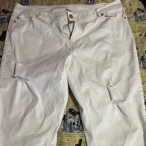 White distressed capri jeans